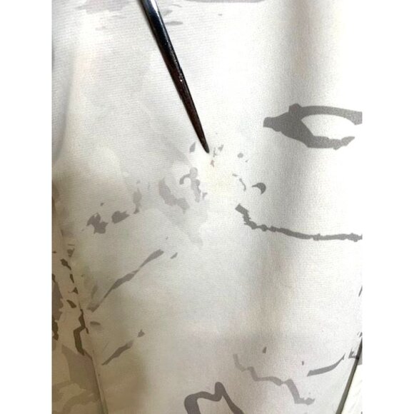 Women's Under Armour L Semi-Fitted Hooded Sweatshirt with Red Logo & Camo Design - Picture 9 of 9